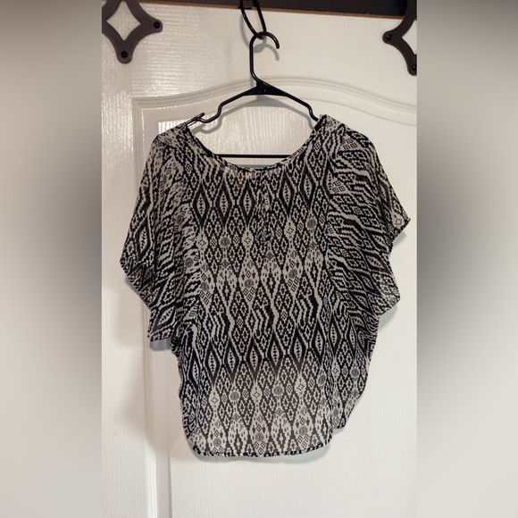 Black and White Patterned Women's Top - Picture 2 of 2